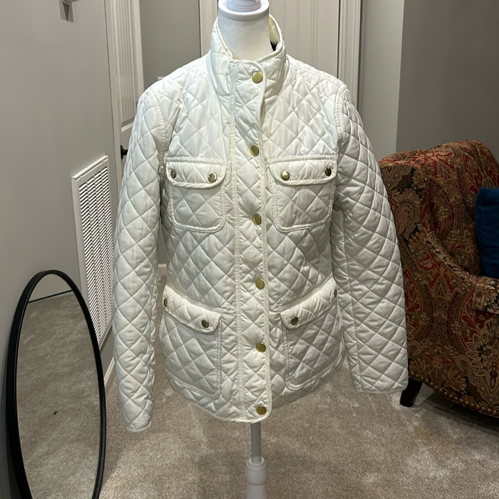 Womens quilted jacket. Crown & Ivy off white with gold accents.  Size Small